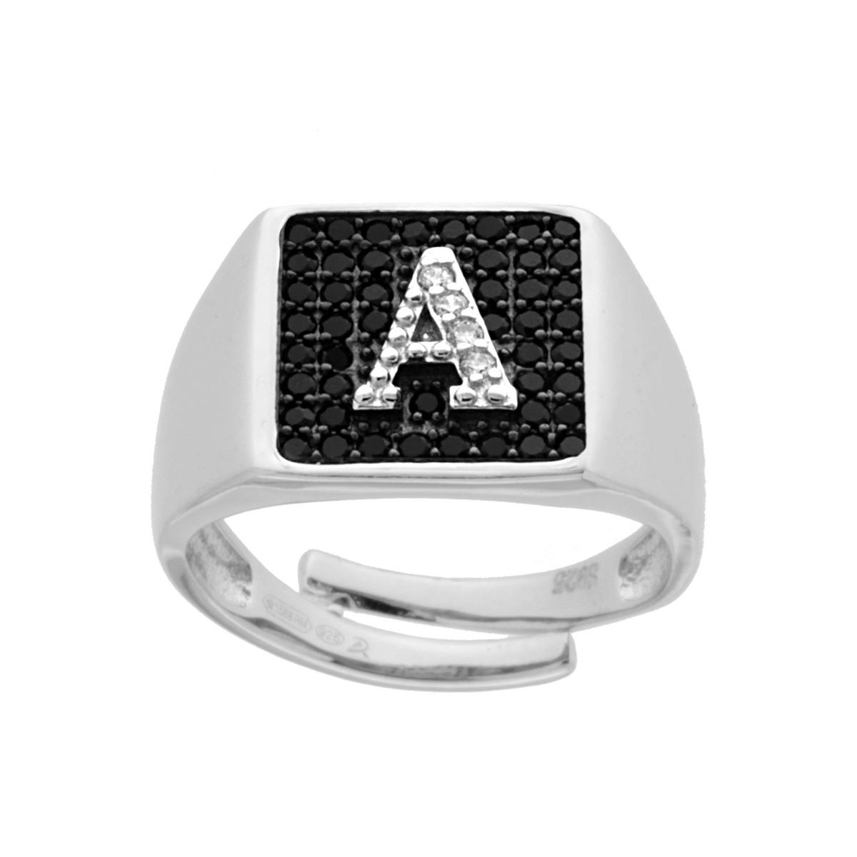 Anello regolabile in argento con lettera A in strass bianchi su fondo di strass neri.