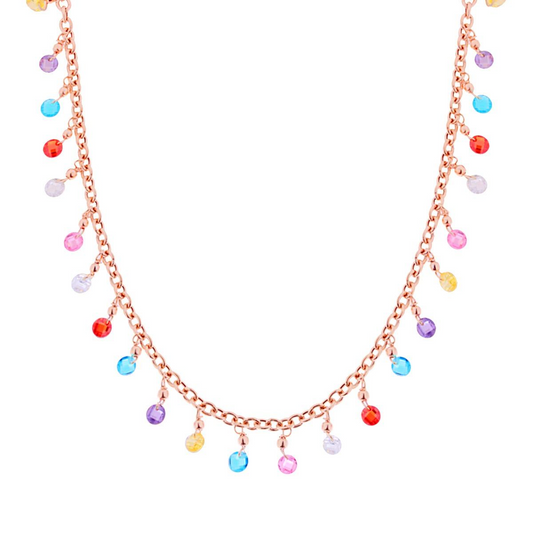 Collana in oro rosa con ciondoli a goccia di zirconi multicolore, su sfondo bianco.
