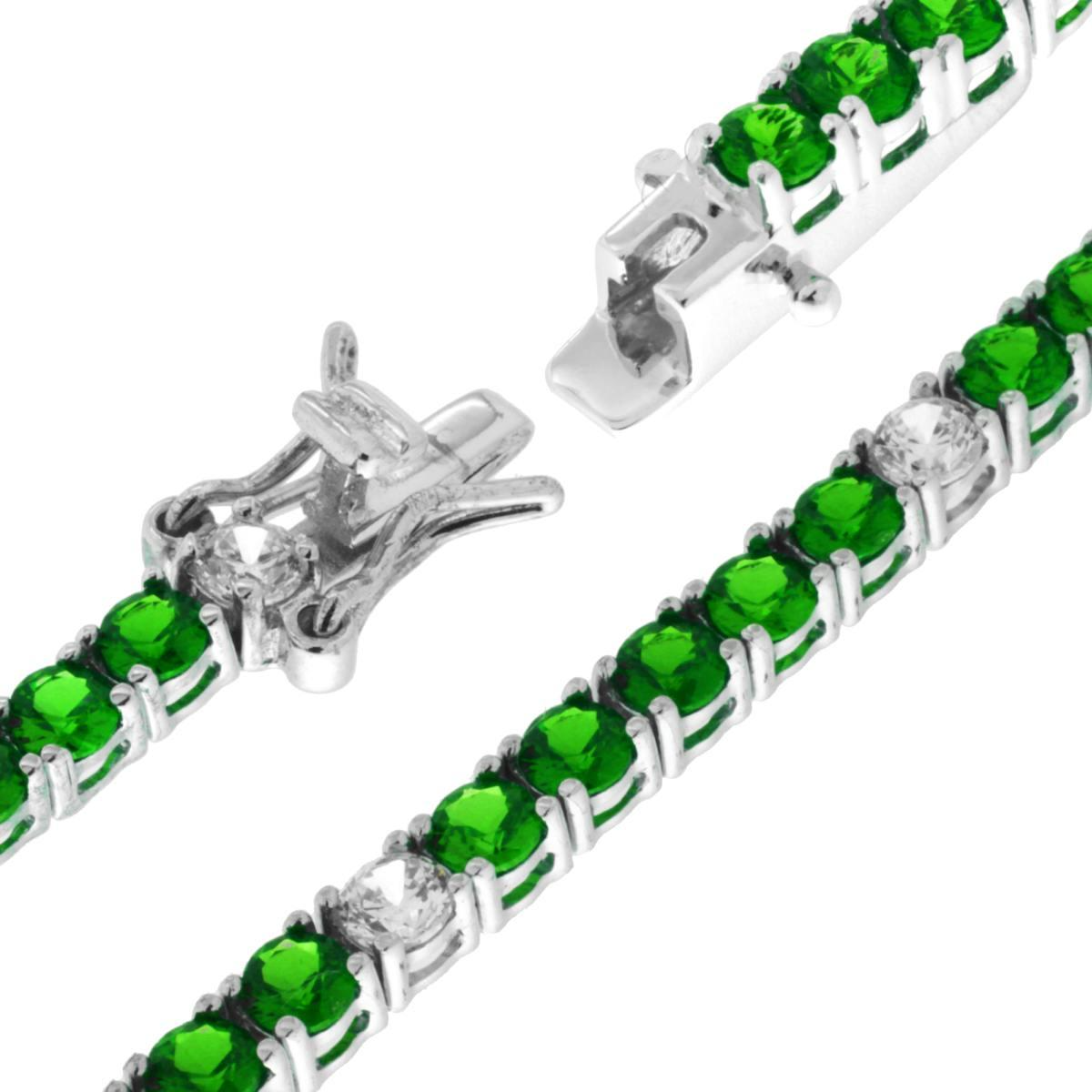 Collana a catena con pietre preziose verdi e chiusura in argento.