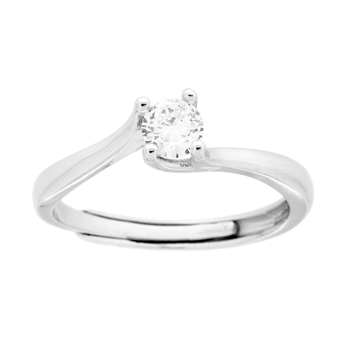 Anello solitario in oro bianco con diamante a taglio brillante, incastonato su un design sinuoso.