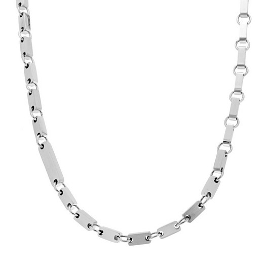 Collana in acciaio a catena con maglie rettangolari e anelli di congiunzione.