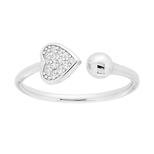 Anello in argento a fascia aperta, con un cuore di zirconi da un lato e una sfera lucida dall'altro.