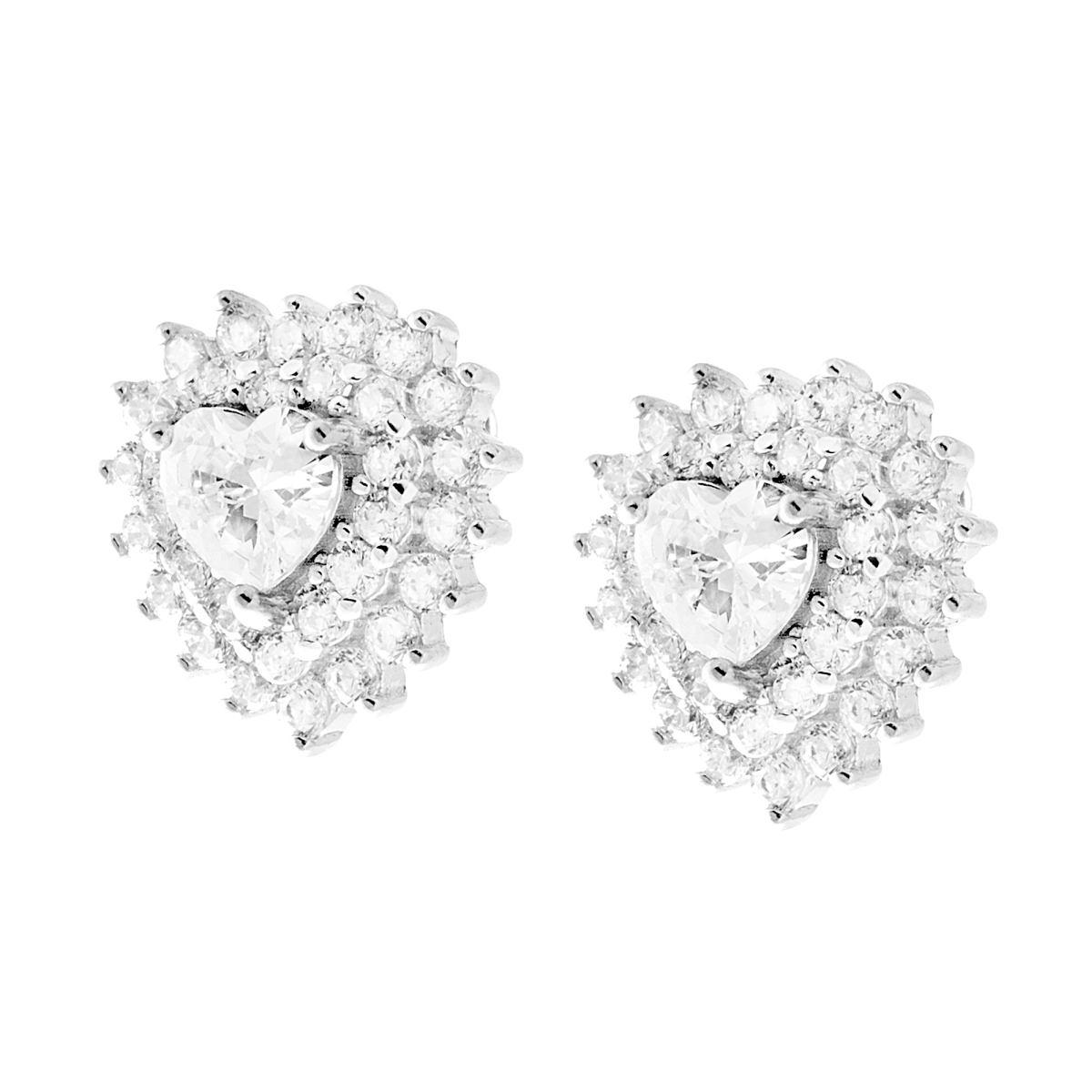 Orecchini a perno con cuore di zirconi e contorno di gemme scintillanti, su sfondo bianco.
