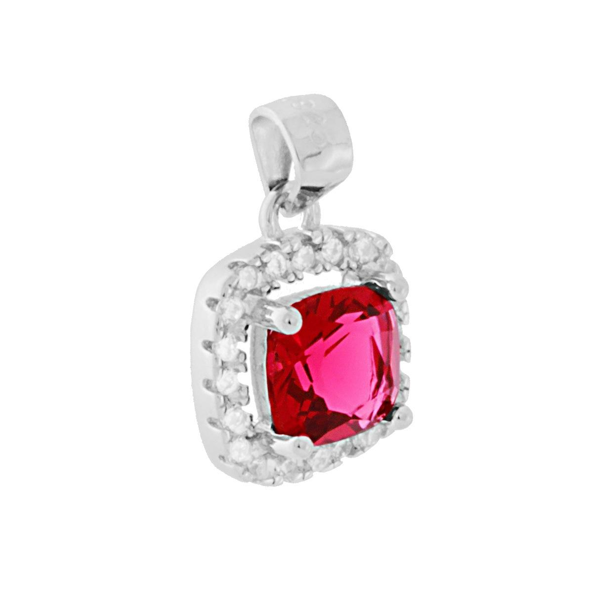Ciondolo in argento con pietra rossa quadrata circondata da zirconi.