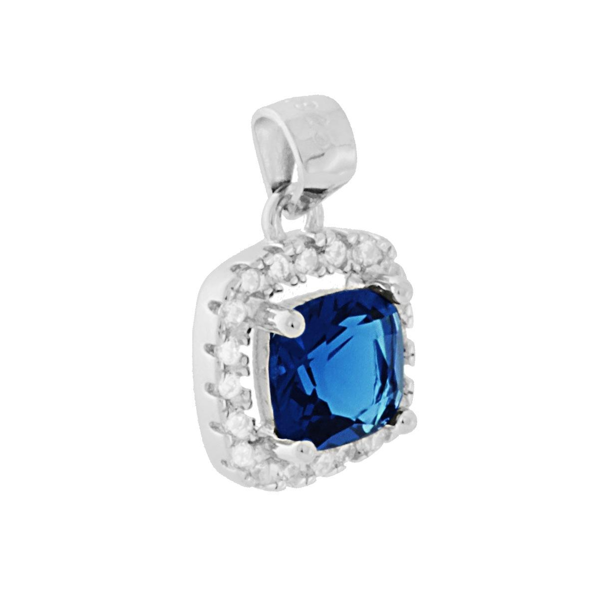 Ciondolo in argento con zaffiro blu taglio cuscino e zirconi bianchi a contorno.