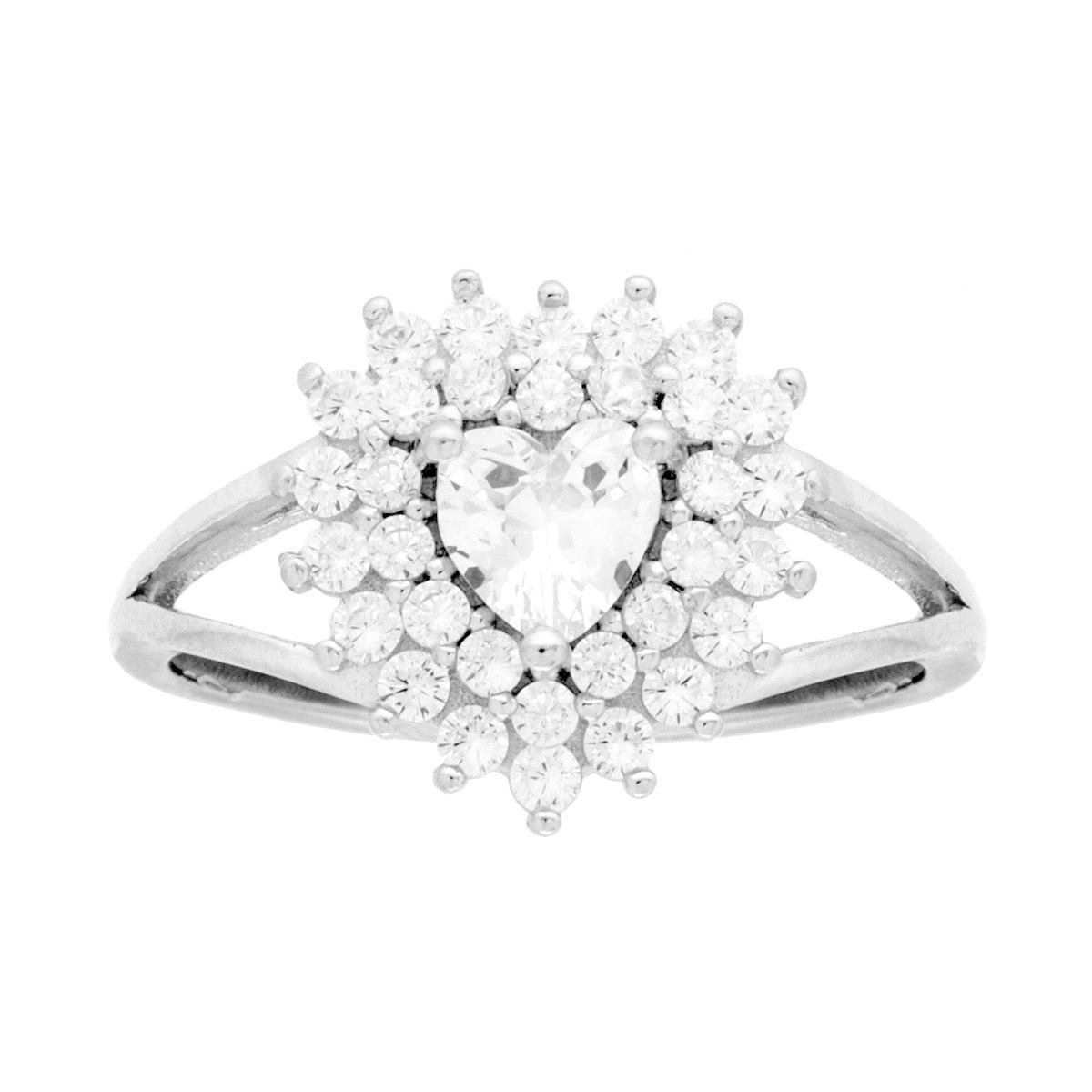 Anello in argento con un cuore di zirconi centrali circondato da una corona di zirconi più piccoli.