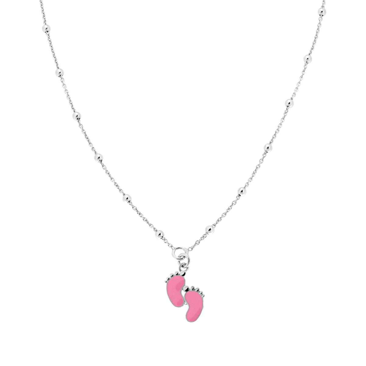 Collana in argento con ciondolo a forma di piedini rosa.
