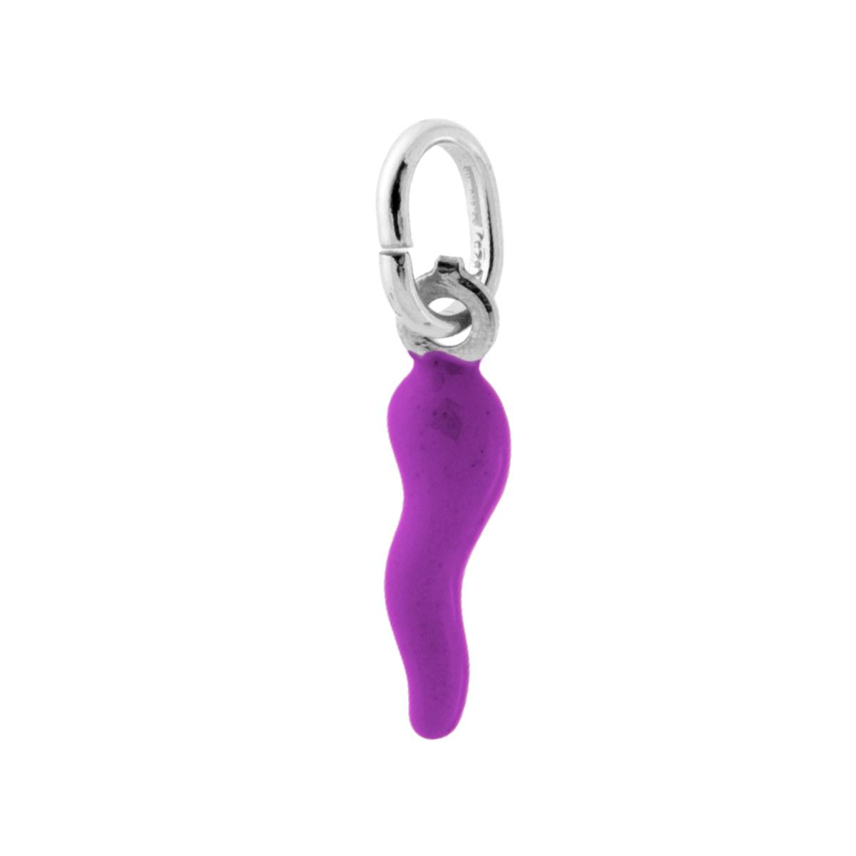 Ciondolo a forma di corno portafortuna viola.