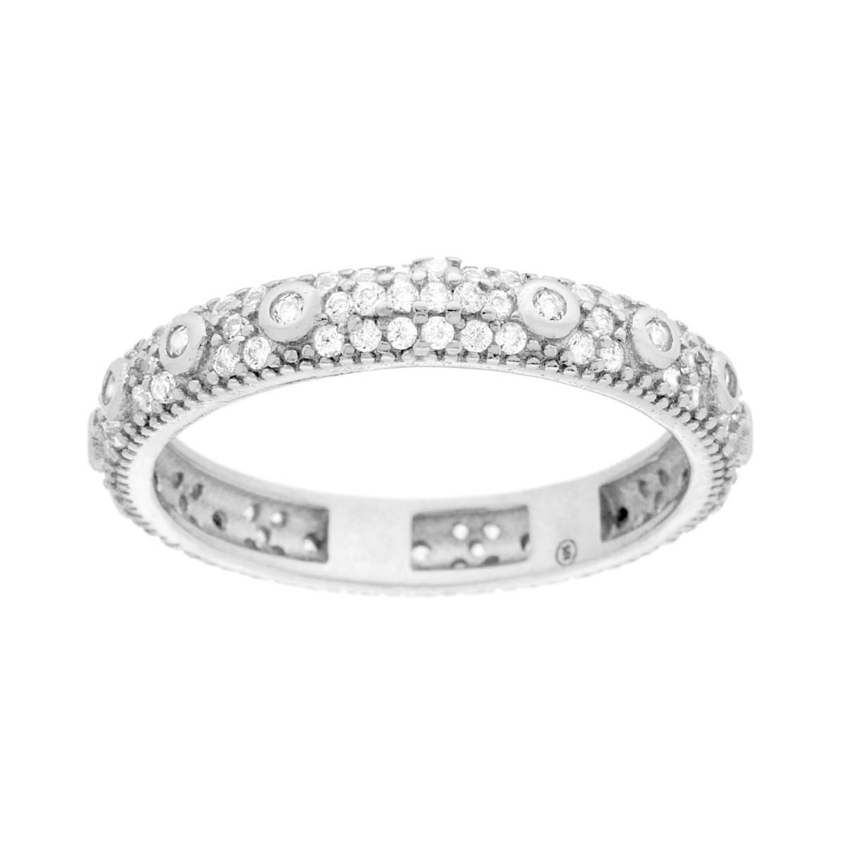 Anello a fascia in argento con pavé di zirconi bianchi e pietre rotonde incastonate in cerchi.