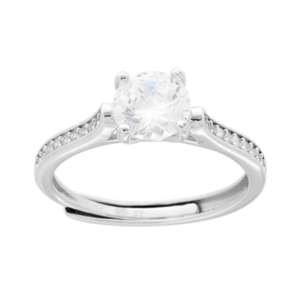 Anello solitario in argento con zirconia cubica rotonda su una fascia regolabile tempestata di piccole pietre.