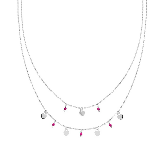 Collana a doppio filo in argento con ciondoli a cuore e a disco alternati a piccole pietre rosse.