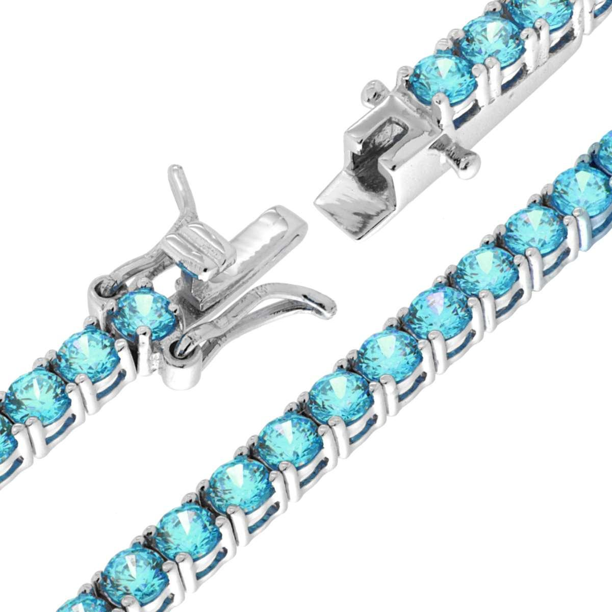 Braccialetto a catena con pietre azzurre e chiusura a moschettone.
