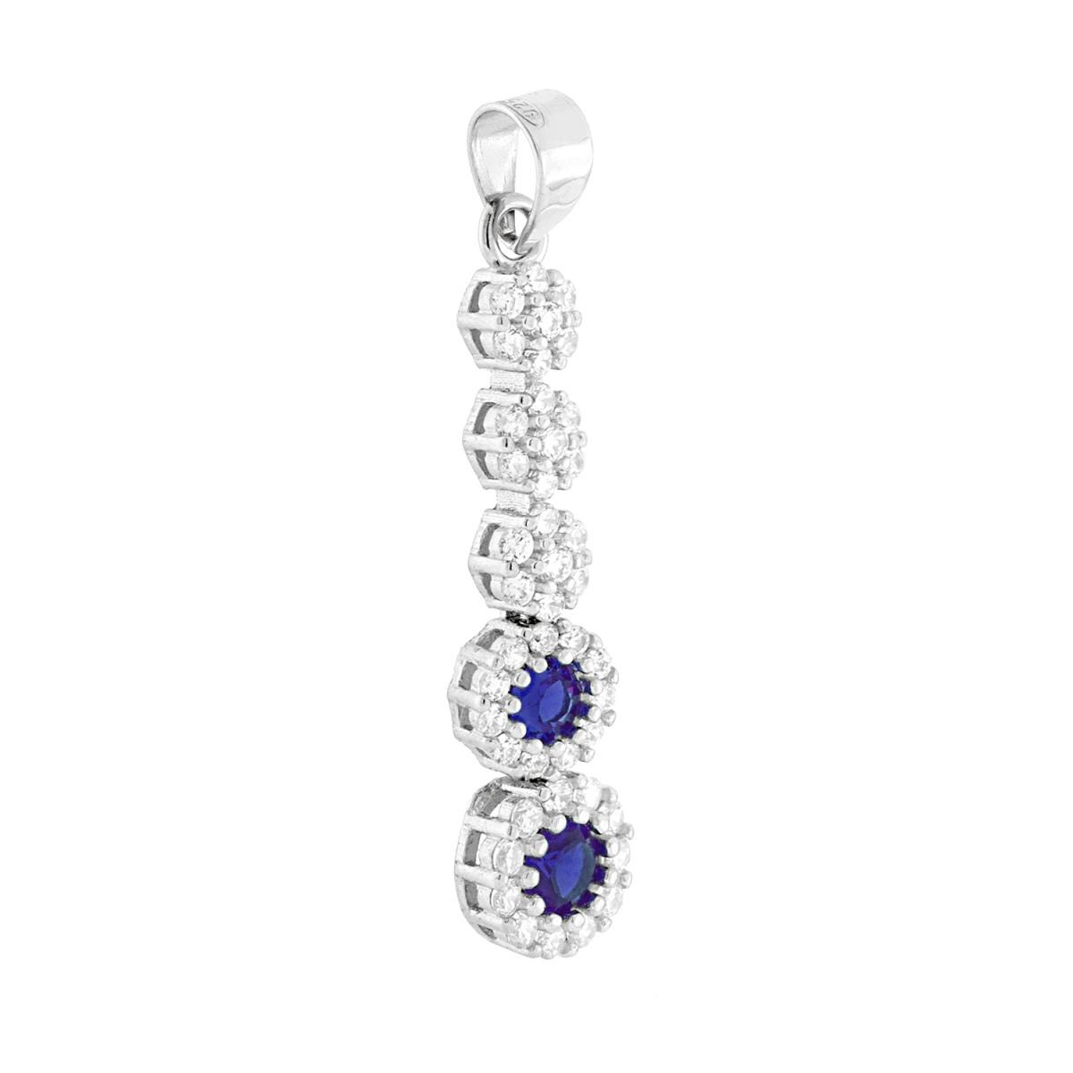 Ciondolo a goccia in oro bianco con diamanti e zaffiri blu, composto da cinque grappoli floreali.
