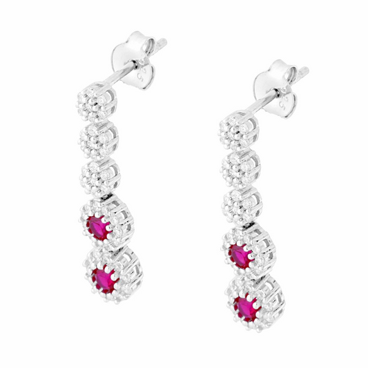 Orecchini pendenti in oro bianco con rubini e diamanti.