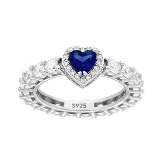 Anello in argento S925 con pietra centrale blu a cuore e contorno di zirconi.
