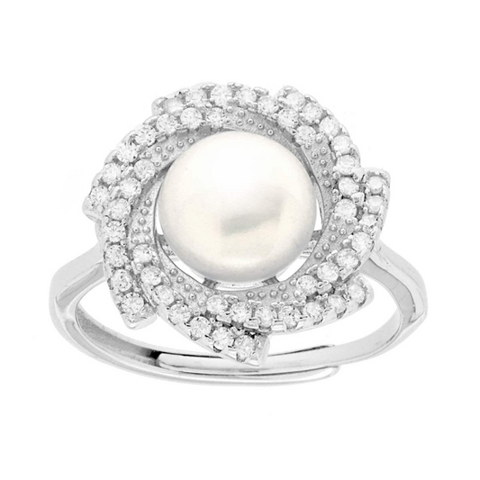 Anello in argento con perla bianca centrale e una spirale di zirconi che la circonda.