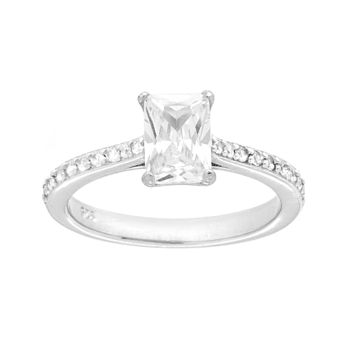 Anello in argento con una grande pietra rettangolare e piccole pietre incastonate su entrambi i lati.
