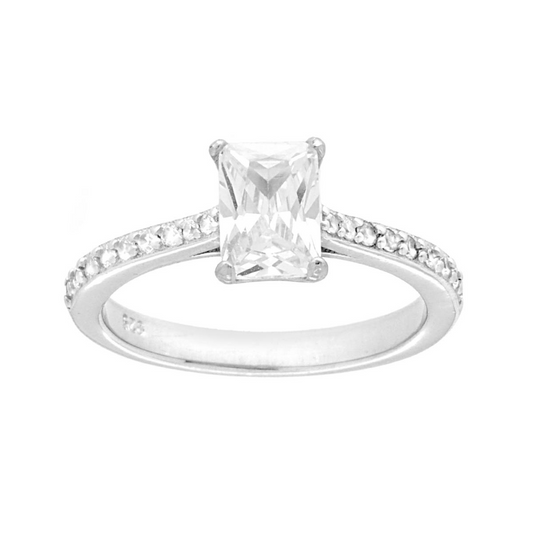 Anello in argento con una grande pietra rettangolare e piccole pietre incastonate su entrambi i lati.