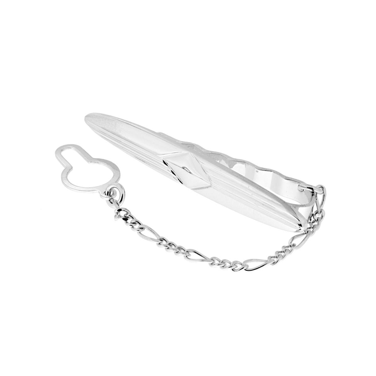 Fermacravatta in argento con catena e chiusura a forma di foglia di trifoglio.