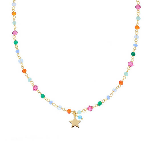 Collana in oro con catena sottile e perline colorate, pendente a stella.