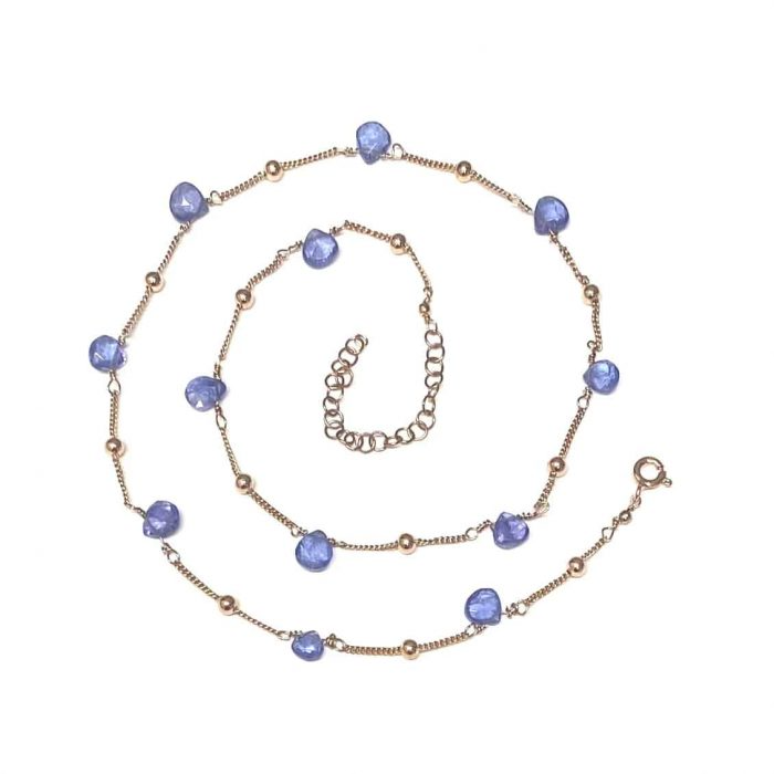 Collana d'oro con perle e pietre di tanzanite viola a forma di goccia.