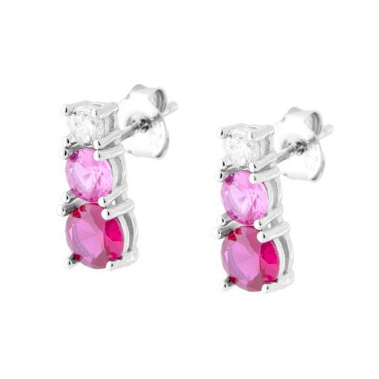 Orecchini in argento con tre gemme: una trasparente, una rosa chiaro e una rosa scuro.