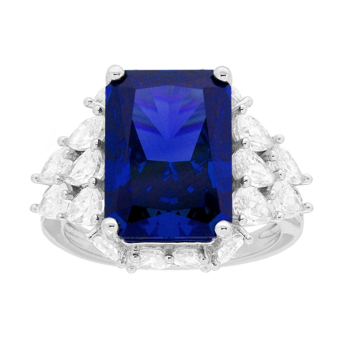 Anello in argento con zaffiro blu rettangolare e diamanti bianchi a forma di pera e baguette.