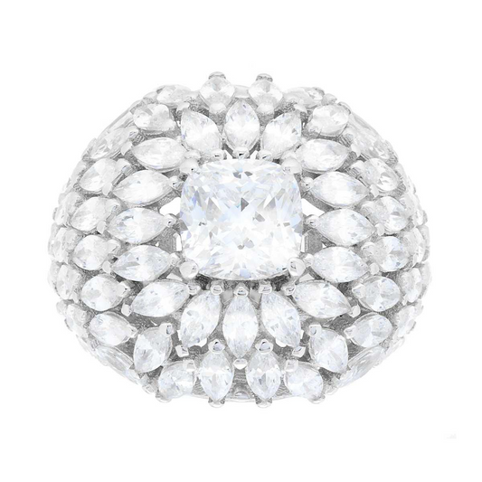 Anello in argento a cupola con una pietra centrale quadrata e pietre a forma di goccia a pavé.