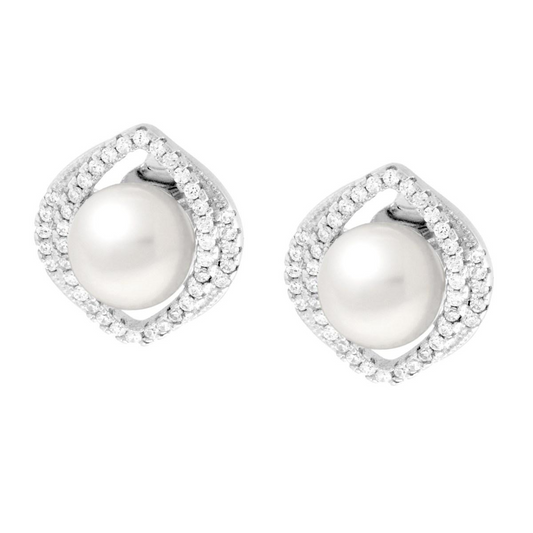 Orecchini in oro bianco con perle e pavé di diamanti.
