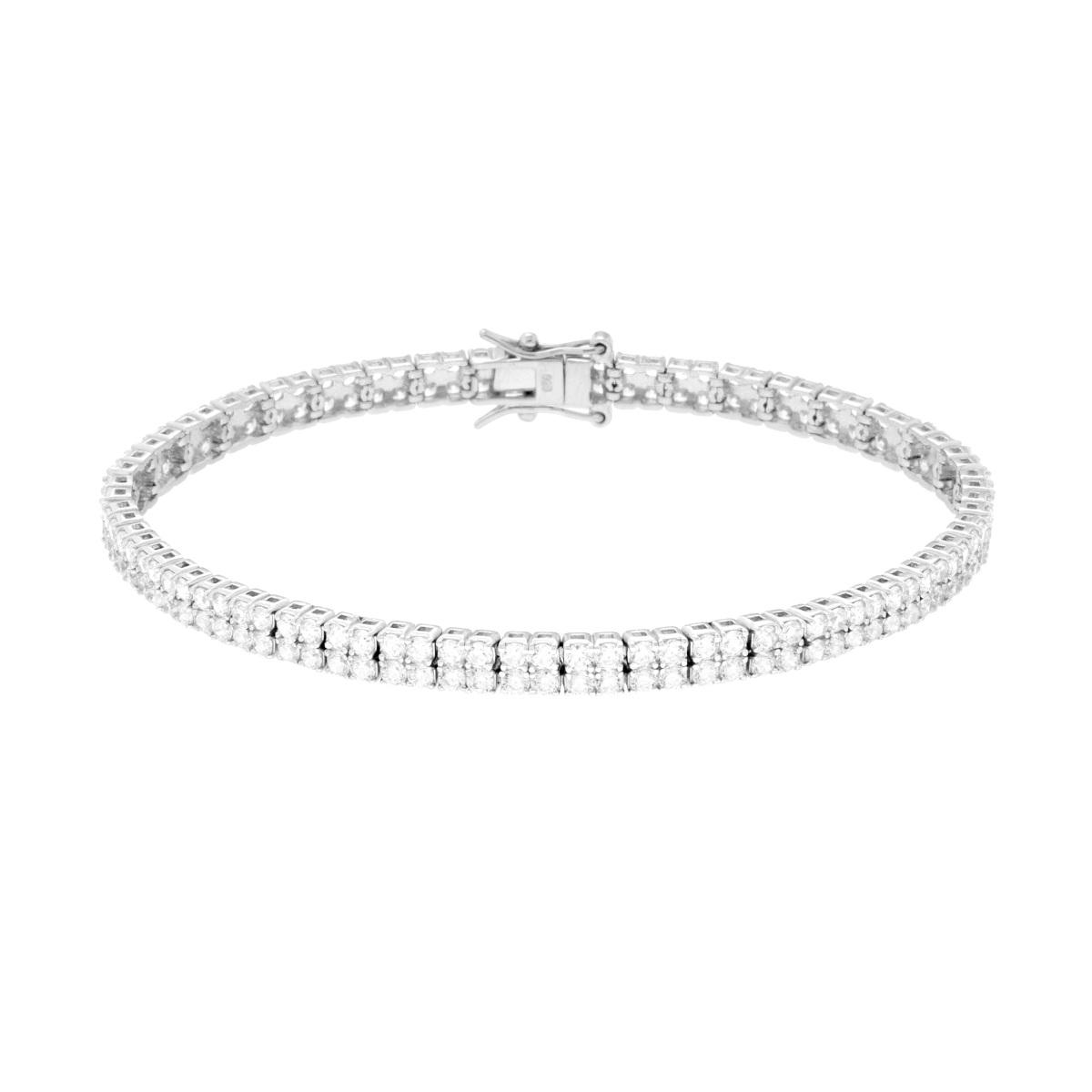 Bracciale a due fili di diamanti su sfondo bianco.
