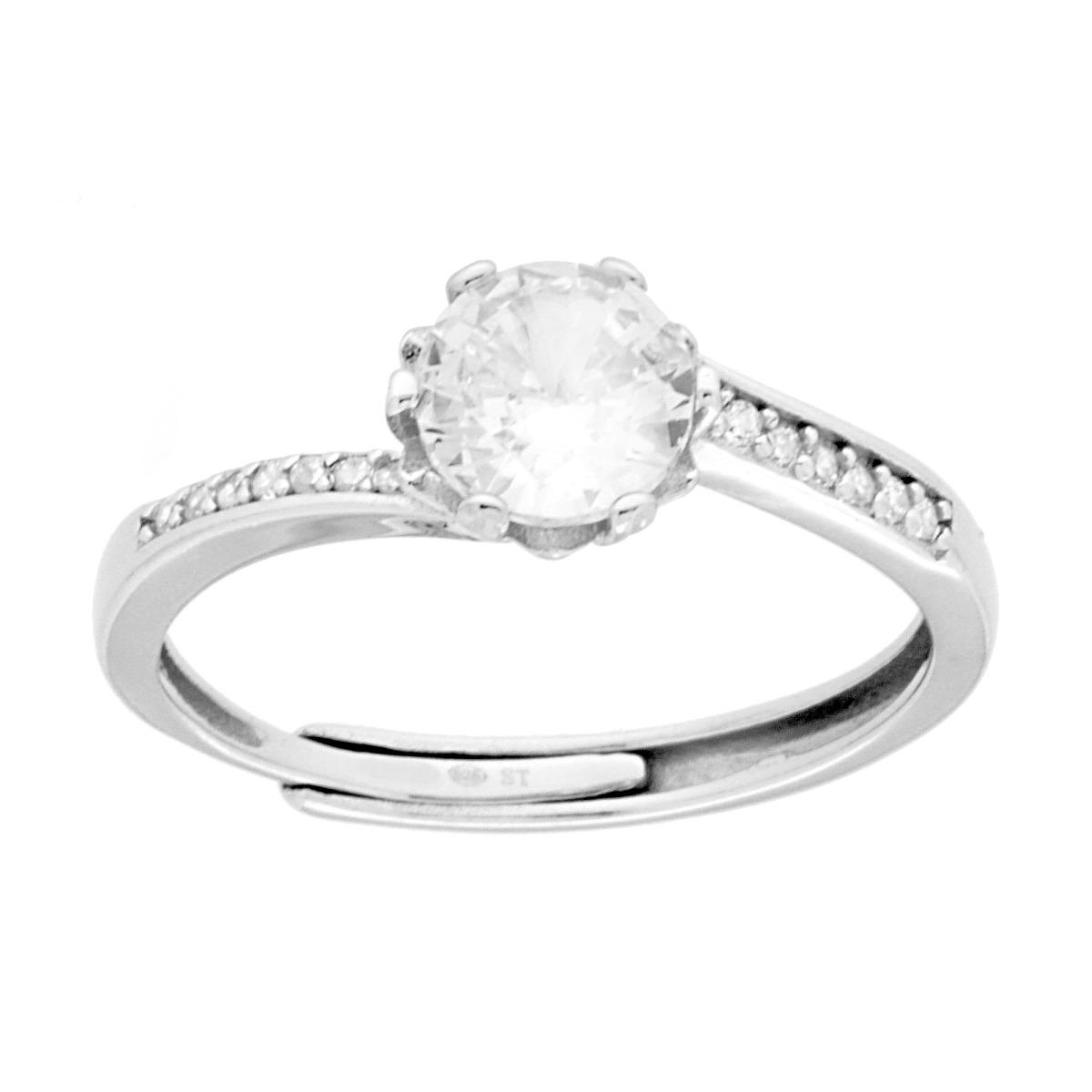 Anello solitario regolabile con zircone centrale e pietre laterali.