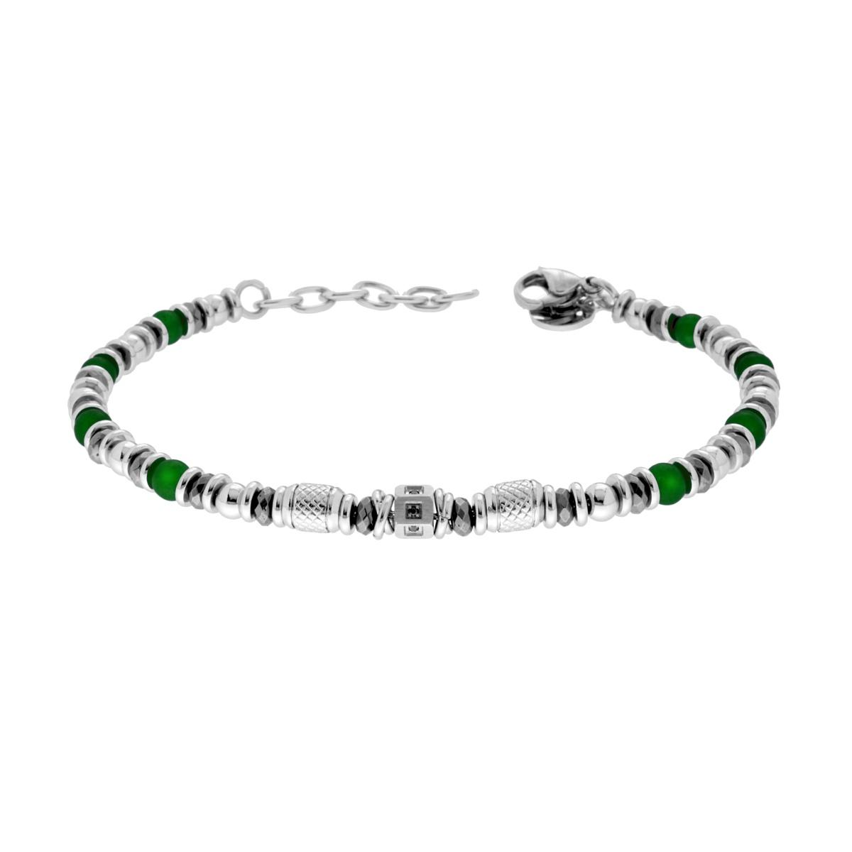 Bracciale da uomo in argento con perline verdi e distanziatori decorati, chiusura a moschettone.