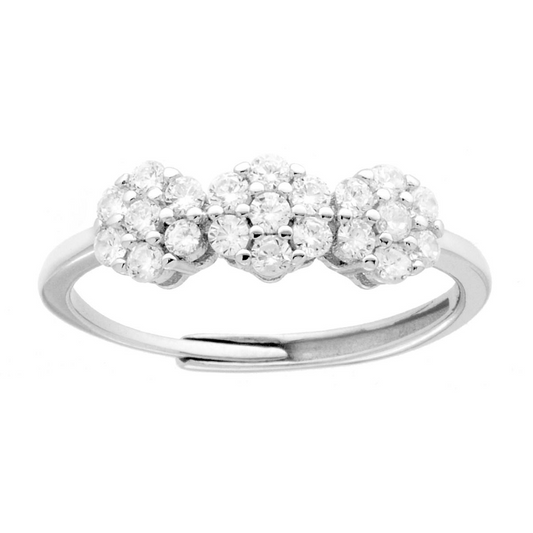 Anello regolabile in argento con tre grappoli di zirconi bianchi, ciascuno a forma di fiore.