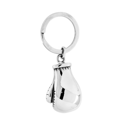 Portachiavi in metallo con ciondolo a forma di guantone da boxe, su sfondo bianco.
