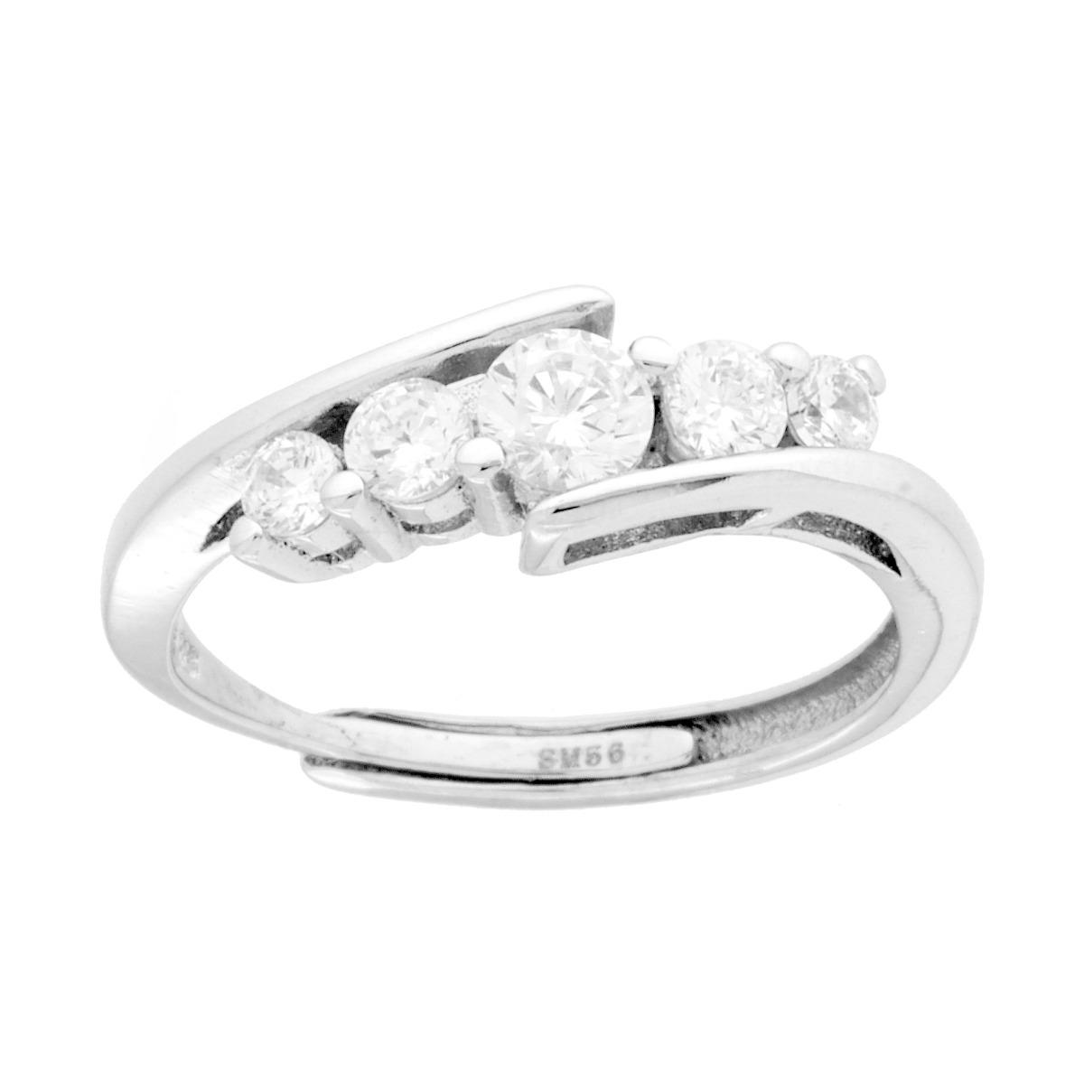 Anello in argento con cinque pietre di zircone a taglio tondo, disposte in una fascia sinuosa.