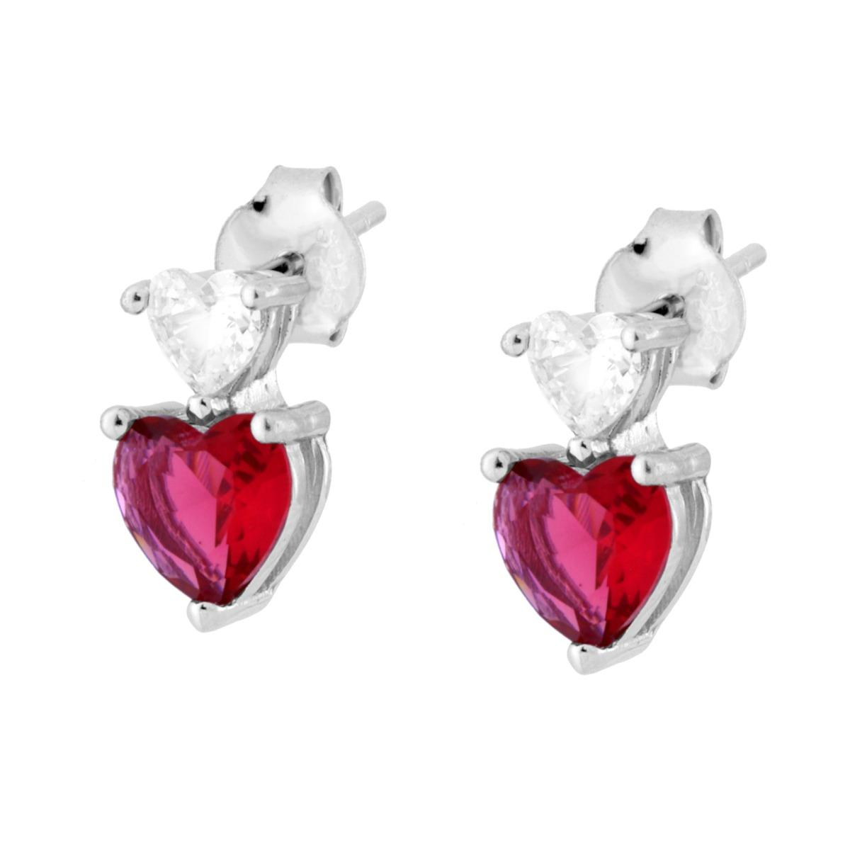 Orecchini a perno con due cuori: uno bianco e uno rosso, incastonati in una montatura d'argento.