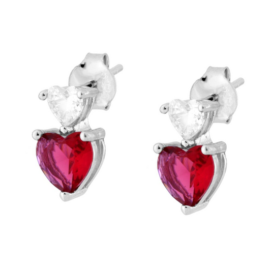 Orecchini a perno con due cuori: uno bianco e uno rosso, incastonati in una montatura d'argento.
