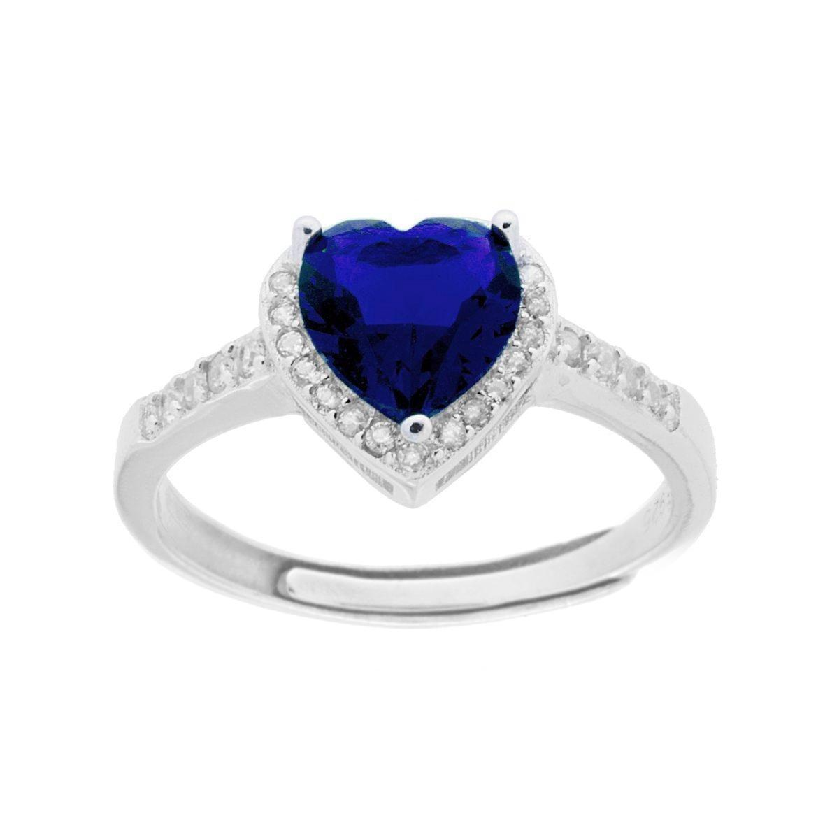 Anello in argento con zaffiro blu a forma di cuore e diamanti.