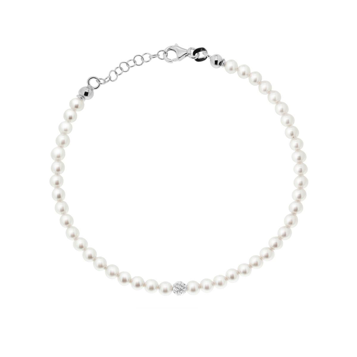 Bracciale in perle bianche con un piccolo brillante incastonato al centro e chiusura in argento.
