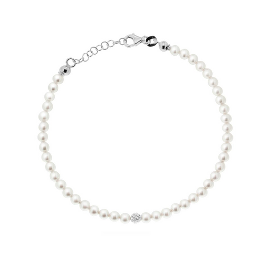 Bracciale in perle bianche con un piccolo brillante incastonato al centro e chiusura in argento.