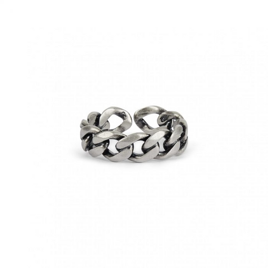 Anello a catena in argento brunito con maglie larghe.