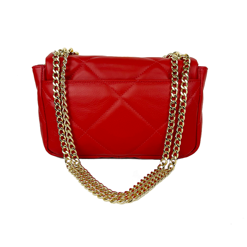 Borsa a spalla in pelle rossa trapuntata con catena dorata, vista frontale.