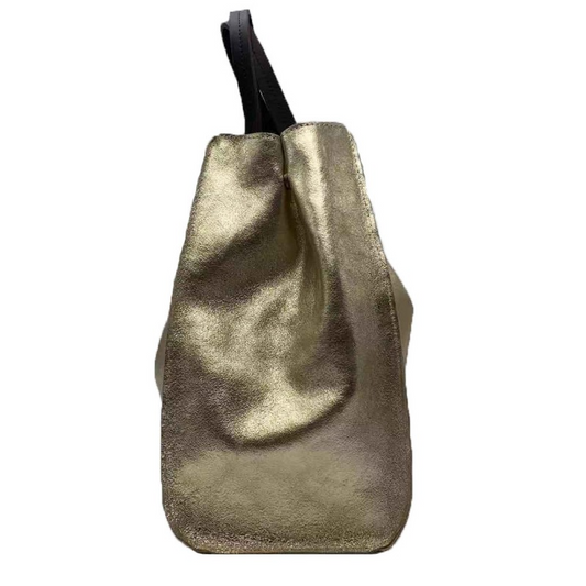 Borsa shopping in pelle color oro, vista di lato.