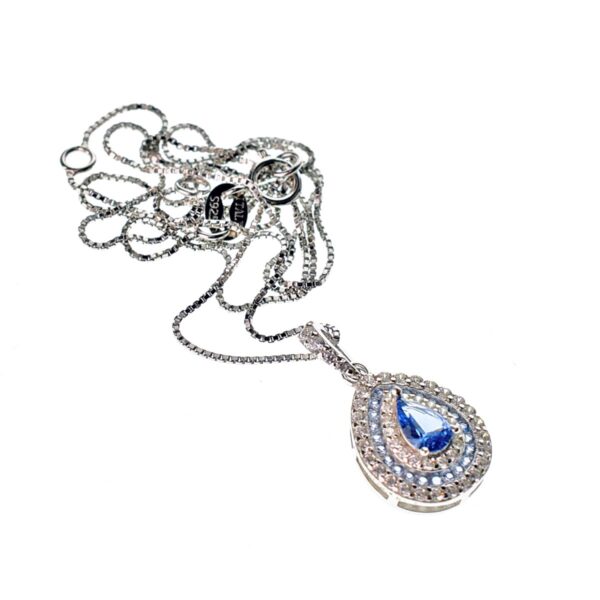 Collana in argento 925 con pendente a goccia e zirconi celesti.