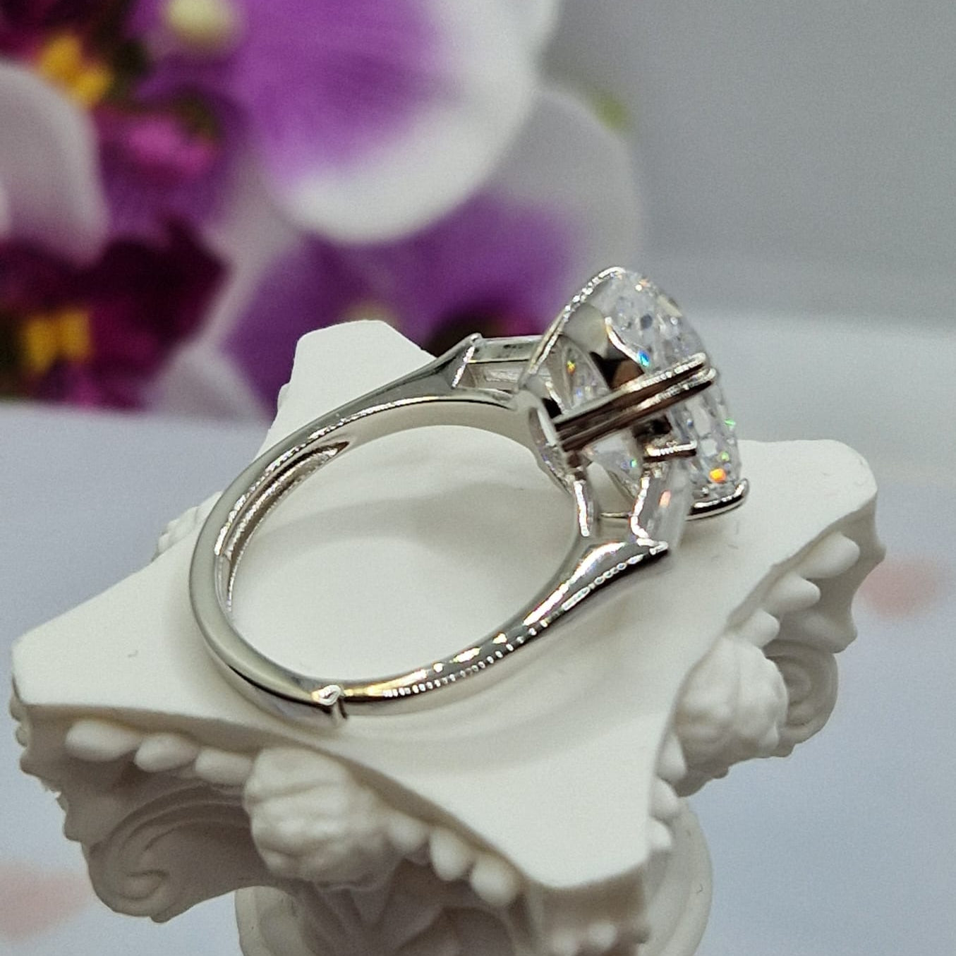 Anello Ovale Big, in Argento S925 e Zirconi