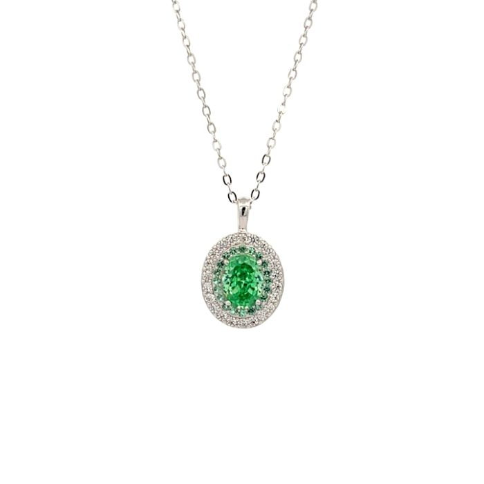 Collana in oro bianco con pendente ovale di smeraldi e diamanti.