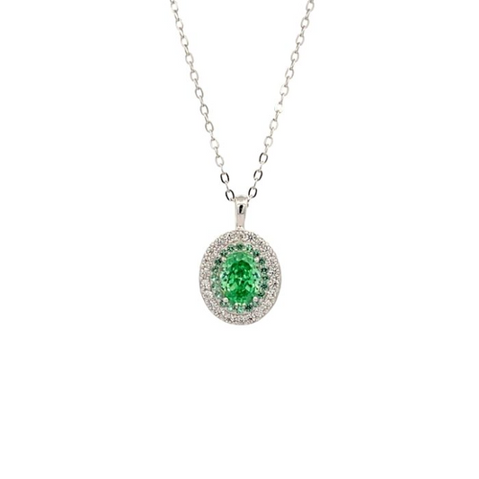 Collana in oro bianco con pendente ovale di smeraldi e diamanti.