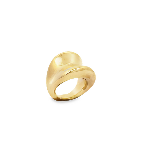 Anello in oro bombato elettroformato con una parte satinata e una lucid