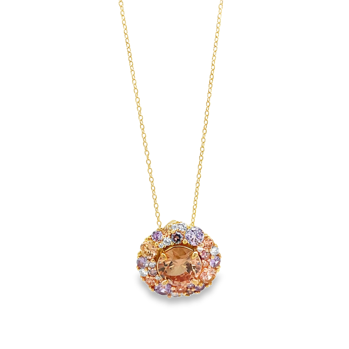 Ciondolo in oro con catena e gemma centrale arancione, circondata da pietre più piccole color pastello rosa, viola e bianche.