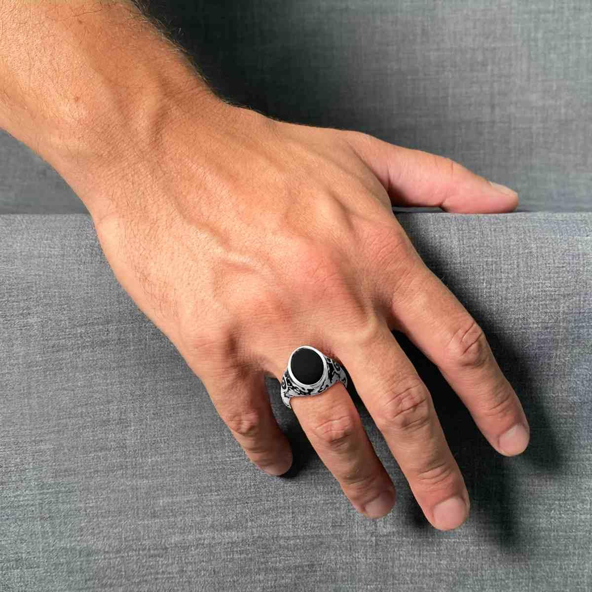 Anello Chevalier Uomo Scudo Ovale con Pietra Onice Nero, in ARGENTO 925